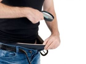 Un bărbat este îngrijorat de dimensiunea penisului său